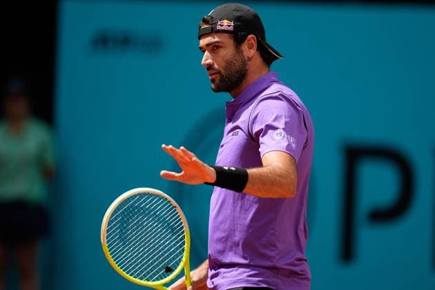 April 29, 2025, Madrid, Madrid, spain: Matteo Berrittini of Italy gestures against Jack Draper of Great Britain during the Mutua Madrid Open 2025, ATP, Tennis Herren Masters 1000 and WTA, Tennis Damen 1000, tennis tournament celebrated at Caja Magica on April 29, 2025 in Madrid, Spain. Madrid spain - ZUMAa181 20250429_zaa_a181_346 Copyright: xDennisxAgyemanx