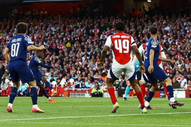 Ousmane Dembà là of PSG scores the opening goal Arsenal v Paris Saint-Germain, UEFA Champions League, Semi Final, First Leg, Football, Emirates Stadium, London, UK - 29 Apr 2025 EDITORIAL USE ONLY No use with unauthorised audio, video, data, fixture lists, club league logos or live services. Online in-match use limited to 120 images, no video emulation. No use in betting, games or single club league player publications. Copyright: xKieranxMcManus Shutterstockx 15275544ai