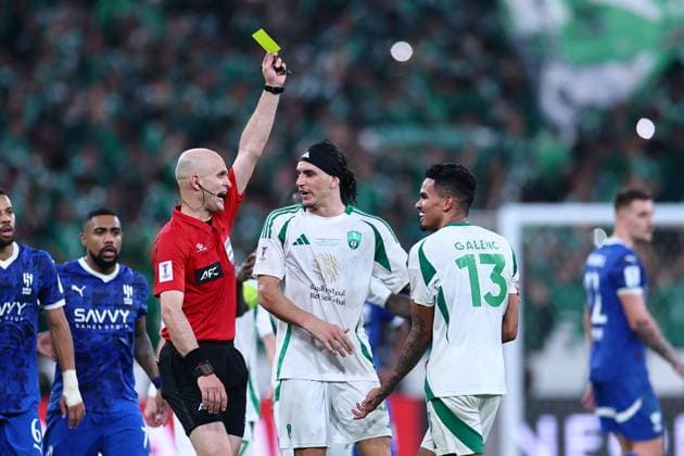 Al-Hilal FC vs Al-Ahli FC - AFC Champions League Elite Semi Finals JEDDAH, SAUDI ARABIA - April 29: Galeno of Team AL-Ahli receives a yellow card during the AFC Champions League Elite Semi Finals match between Al-Hilal FC and Al-Ahli FC FC at King Abdullah Sports City Stadium on April 29, 2025 in Jeddah, Saudi Arabia. Jeddah Saudi Arabia Copyright: xAbdullahxAhmedx