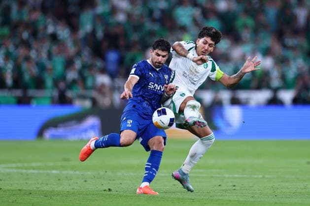 Al-Hilal FC vs Al-Ahli FC - AFC Champions League Elite Semi Finals JEDDAH, SAUDI ARABIA - April 29: Ruben Neves of Team Al-Hilal FC competes for the ball with Roberto Firmino of Team AL-Ahli during the AFC Champions League Elite Semi Finals match between Al-Hilal FC and Al-Ahli FC FC at King Abdullah Sports City Stadium on April 29, 2025 in Jeddah, Saudi Arabia. Jeddah Saudi Arabia Copyright: xAbdullahxAhmedx