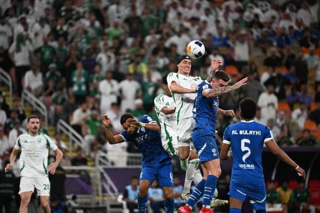 Al Ahli vs Al hilal - AFC Champions League Elite 2025 JEDDAH, SAUDI ARABIA - APRIL 29: Roger Ibanez of Al AhliFierce physical battle during the AFC Champions League Elite match betweenc al ahli saudi fc vs al hilal saudi at alinma bank stadium at king abdullah sports city.