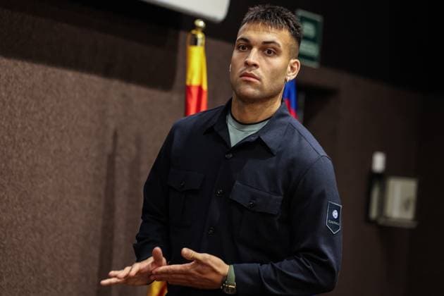 April 29, 2025, Barcelona, Barcelona, SPAIN: Lautaro Martinez of FC Internazionale attends his press conference, PK, Pressekonferenz during the training day of FC Internazionale Milano ahead the UEFA Champions League, football match against FC Barcelona, Barca at Estadi Olympic Lluis Companys on April 29, 2025 in Barcelona, Spain. Barcelona SPAIN - ZUMAa181 20250429_zaa_a181_436 Copyright: xJavierxBorregox
