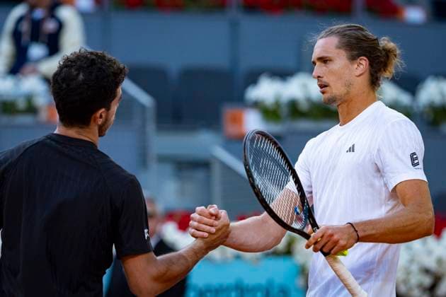 Mutua Madrid Open 2025 Alexander Zverev (R) of Germany greets Francisco Cerundolo (L) of Argentina in the match of the Mutua Madrid Open 2025 tournament celebrated at La Caja Magica on April 29, 2025 in Madrid, Spain. Madrid La Caja Magica Madrid Spain Copyright: xAlbertoxGardinx AGardin_20250429_Mutua_Madrid_Open_0809