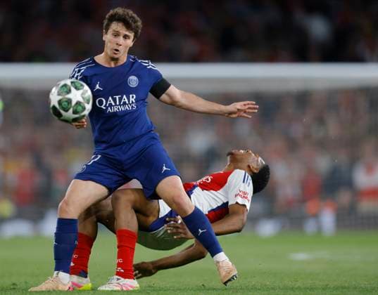 Arsenal FC v Paris Saint-Germain - UEFA Champions League 2024 25 Semi Final First Leg Joao Neves of Paris Saint-Germain and Myles Lewis-Skelly of Arsenal challenge during the UEFA Champions League 2024 25 Semi Final First Leg match between Arsenal FC and Paris Saint-Germain at Emirates Stadium on April 29, 2025 in London, England. London Emirates Stadium England United Kingdom Copyright: xNigelxFrench Sportsphoto APLx 14126047