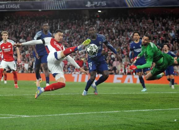Football - 2024 2025 UEFA Champions League - Semi-Finals - First Leg - Arsenal vs Paris St Germain - Emirates Stadium - Tuesday 29th April 2025. Gabriel Martinelli of Arsenal goes close as Donnarumma of PSG can only watch 