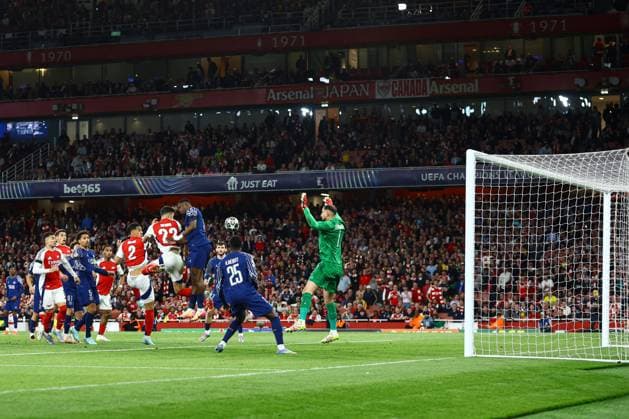 Mikel Merino of Arsenal scores but their goal is disallowed after a VAR check Arsenal v Paris Saint-Germain, UEFA Champions League, Semi Final, First Leg, Football, Emirates Stadium, London, UK - 29 Apr 2025 EDITORIAL USE ONLY No use with unauthorised audio, video, data, fixture lists, club league logos or live services. Online in-match use limited to 120 images, no video emulation. No use in betting, games or single club league player publications. Copyright: xKieranxMcManus Shutterstockx 15275544ch