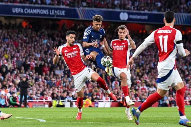 Arsenal FC v Paris Saint-Germain - UEFA Champions League 2024 25 Semi-Finals First Leg LONDON, ENGLAND - APRIL 29: DÃ sirÃ DouÃ of Paris Saint Germain (C) fights for the ball during the UEFA Champions League 2024 25 Semi Final First Leg match between Arsenal FC and Paris Saint-Germain at Arsenal Stadium on April 29, 2025 in London, England. (Photo by Richard Callis Sports Press Photo) LondonUnited Kingdom  Copyright: xRichardxCallisx