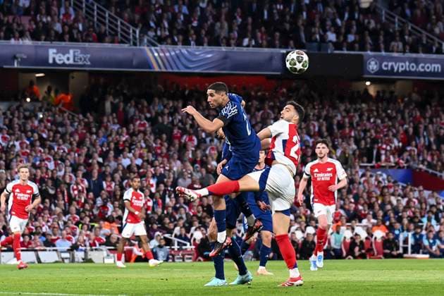Arsenal FC v Paris Saint-Germain - UEFA Champions League 2024 25 Semi-Finals First Leg LONDON, ENGLAND - APRIL 29: Achraf Hakimi of Paris Saint Germain fights for the ball during the UEFA Champions League 2024 25 Semi Final First Leg match between Arsenal FC and Paris Saint-Germain at Arsenal Stadium on April 29, 2025 in London, England. (Photo by Richard Callis Sports Press Photo) LondonUnited Kingdom  Copyright: xRichardxCallisx