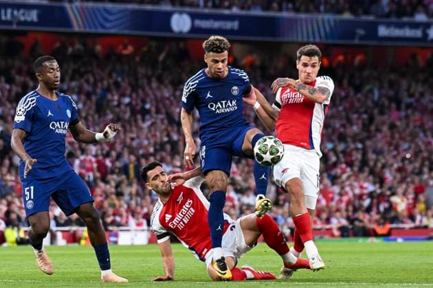 Arsenal FC v Paris Saint-Germain - UEFA Champions League 2024 25 Semi-Finals First Leg LONDON, ENGLAND - APRIL 29: DÃ sirÃ DouÃ of Paris Saint Germain (C) fights for the ball during the UEFA Champions League 2024 25 Semi Final First Leg match between Arsenal FC and Paris Saint-Germain at Arsenal Stadium on April 29, 2025 in London, England. (Photo by Richard Callis Sports Press Photo) LondonUnited Kingdom  Copyright: xRichardxCallisx