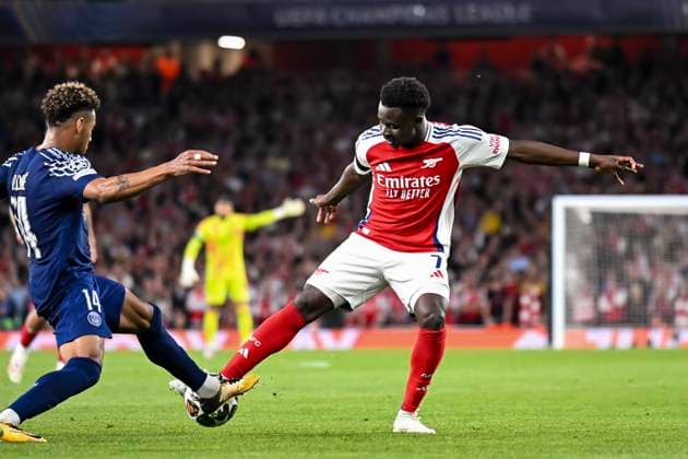 Arsenal FC v Paris Saint-Germain - UEFA Champions League 2024 25 Semi-Finals First Leg LONDON, ENGLAND - APRIL 29: Bukayo Saka of Arsenal FC (R) plays against DÃ sirÃ DouÃ of Paris Saint Germain (L) during the UEFA Champions League 2024 25 Semi Final First Leg match between Arsenal FC and Paris Saint-Germain at Arsenal Stadium on April 29, 2025 in London, England. (Photo by Richard Callis Sports Press Photo) LondonUnited Kingdom  Copyright: xRichardxCallisx