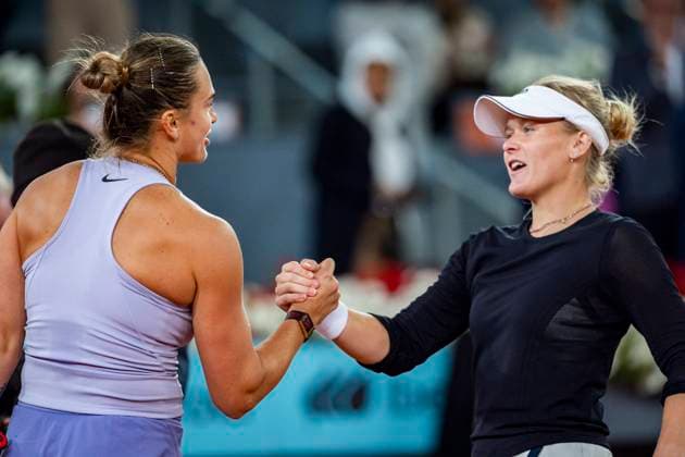 Mutua Madrid Open 2025 Aryna Sabalenka of Belarus greets Peyton Stearns of the United States during the Women s Singles Round of 16 match of the Mutua Madrid Open 2025 tournament celebrated at La Caja Magica on April 29, 2025 in Madrid, Spain. Madrid La Caja Magica Madrid Spain Copyright: xAlbertoxGardinx AGardin_20250429_Mutua_Madrid_Open_1021
