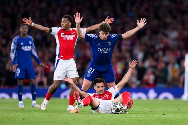 Arsenal FC v Paris Saint-Germain - UEFA Champions League 2024 25 Semi-Finals First Leg LONDON, ENGLAND - APRIL 29: Mikel Merino of Arsenal FC (R) falls after being challenged by Joao Neves of Paris Saint Germain (L) during the UEFA Champions League 2024 25 Semi Final First Leg match between Arsenal FC and Paris Saint-Germain at Arsenal Stadium on April 29, 2025 in London, England. (Photo by Richard Callis Sports Press Photo) LondonUnited Kingdom  Copyright: xRichardxCallisx