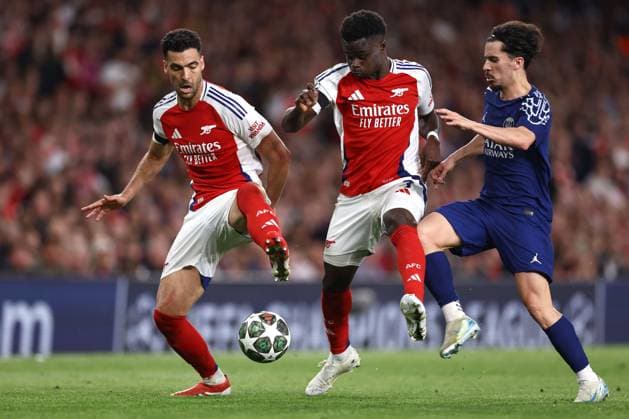 Arsenal gegen PSG 29. April 2025, London UEFA Champions League Fußball-Halbfinale, Hinspiel Arsenal gegen Paris Saint Germain Mikel Merino und Bukayo Saka von Arsenal und Vitinha von PSG Foto Jacques Feeney Abseits London UK  Copyright: xJacquesxFeeneyx xOffsidexOffside