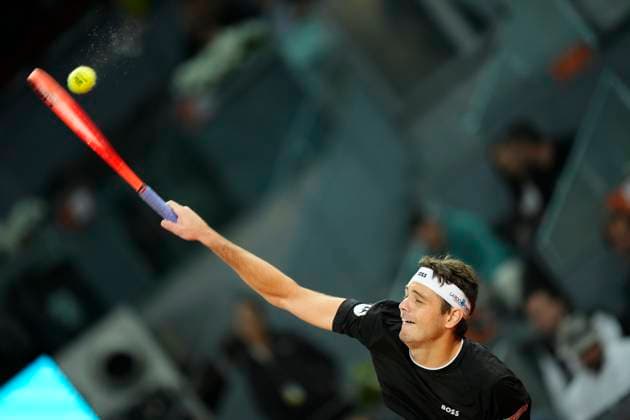 Mutua Madrid Open - Day Eight Taylor Fritz during the match between Taylor Fritz of the United States and Casper Ruud of Norway of the Men s Singles Round of 16 match on Day Eight of the Mutua Madrid Open 2025, ATP, Tennis Herren Masters 1000 and WTA, Tennis Damen 1000, tournament celebrates at La Caja Magica on April 29, 2025 in Madrid, Spain. Madrid Spain  Copyright: xJosexBretonx originalFilename:bretonhernandez-mutuamad250429_npQos.jpg