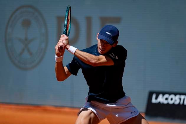 Mutua Madrid Open 2025 Alex De Minaur of Australia plays a backhand against Denis Shapovalov of Canada in the match of the Mutua Madrid Open 2025 tournament celebrated at La Caja Magica on April 29, 2025 in Madrid, Spain. Madrid La Caja Magica Madrid Spain Copyright: xAlbertoxGardinx AGardin_20250429_Mutua_Madrid_Open_1115