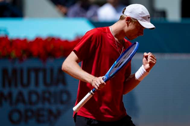 Mutua Madrid Open 2025 Denis Shapovalov of Canada celebrates a point against Alex De Minaur of Australia in the match of the Mutua Madrid Open 2025 tournament celebrated at La Caja Magica on April 29, 2025 in Madrid, Spain. Madrid La Caja Magica Madrid Spain Copyright: xAlbertoxGardinx AGardin_20250429_Mutua_Madrid_Open_1120