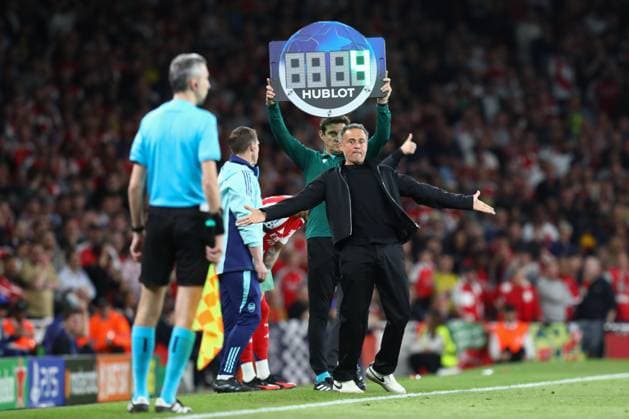April 29, 2025, London, United Kingdom: Head coach LUIS ENRIQUE of PSG reacts in a jubilatory manner during the UEFA 2024 25 Semi-Final first leg game between ARSENAL and PARIS SAINT GERMAIN at the Emirates Stadium in London, England London United Kingdom - ZUMAc179 20250429_zep_c179_128 Copyright: xMickaelxChavetx