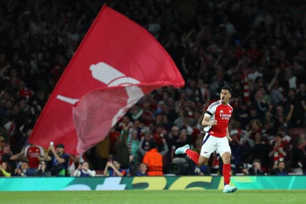 April 29, 2025, London, United Kingdom: WILLIAM SALIBA of ARSENAL celebrates what he thinks is his team s equalizer but the VAR review will invalidate the goal in the UEFA 2024 25 Semi-Final first leg game between ARSENAL and PARIS SAINT GERMAIN at the Emirates Stadium in London, England London United Kingdom - ZUMAc179 20250429_zep_c179_112 Copyright: xMickaelxChavetx