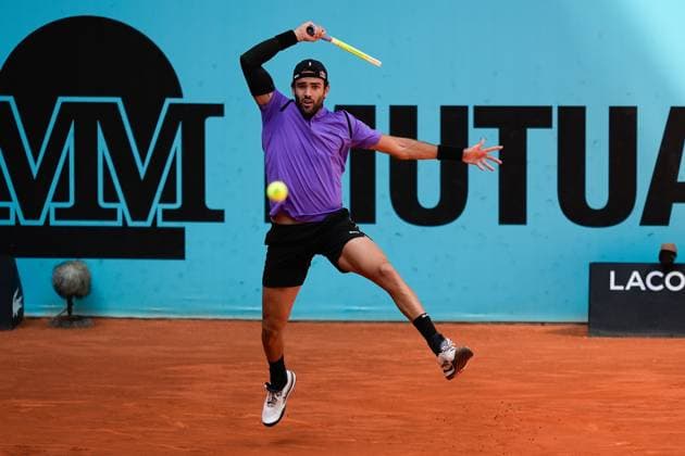 April 29, 2025, Madrid, Madrid, spain: Matteo Berrittini of Italy plays against Jack Draper of Great Britain during the Mutua Madrid Open 2025, ATP, Tennis Herren Masters 1000 and WTA, Tennis Damen 1000, tennis tournament celebrated at Caja Magica on April 29, 2025 in Madrid, Spain. Madrid spain - ZUMAa181 20250429_zaa_a181_655 Copyright: xDennisxAgyemanx