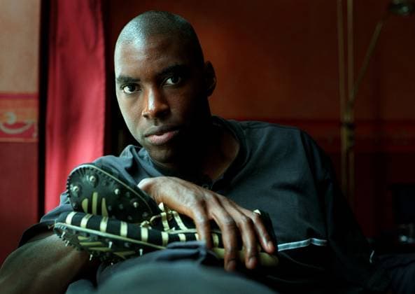 Archivbilder der Woche SPORT KW18 Mark Richardson Athletics Mark Richardson Athletics holding running shoes July 1999 Copyright: xTomxPilstonx DMGTCHPDPICT000377127158