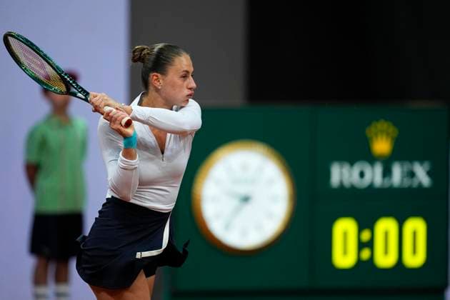Sport Bilder des Tages April 29, 2025, Madrid, Madrid, Spain: Marta Kostiuk of Ukraine in action against Anastasiya Potapova of Russia during the Mutua Madrid Open 2025, ATP, Tennis Herren Masters 1000 and WTA, Tennis Damen 1000 tennis tournament, celebrated at Caja Magica on April 29, 2025 in Madrid, Spain. Madrid Spain - ZUMAa181 20250429_zaa_a181_593 Copyright: xOscarxJ.xBarrosox