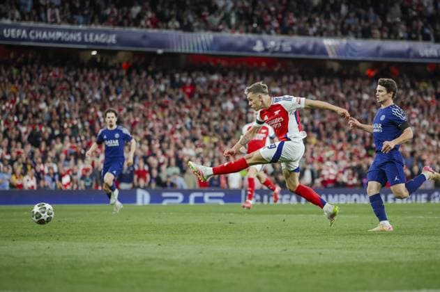 Arsenal v Paris Saint-Germain 29.04.2025. Champions League 2024 25 Semi-Final 1st leg Arsenal v Paris Saint-Germain, Emirates Stadium. Leandro Trossard of Arsenal shot  Copyright: xMarcxAsplandx NINTCHDBPICT000990884149