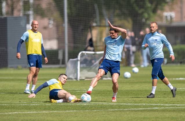 Football, Men, Season 2024 25, 2 Bundesliga, Hertha BSC, Training, f l Toni Leistner Hertha BSC , Jonjoe Kenny Hertha BSC , Fabian Reese Hertha BSC , Jon Dagur Thorsteinsson Hertha BSC , 30 04 2025, Copyright: xSebastianxRäppold MatthiasxKochx