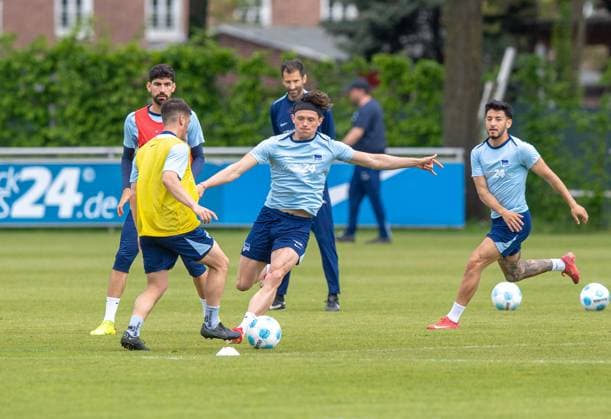 Football, Men, Season 2024 25, 2 Bundesliga, Hertha BSC, Training, f l Andreas Bouchalakis Hertha BSC , Diego Demme Hertha BSC , Fabian Reese Hertha BSC , Kevin Sessa Hertha BSC , 30 04 2025, Copyright: xSebastianxRäppold MatthiasxKochx