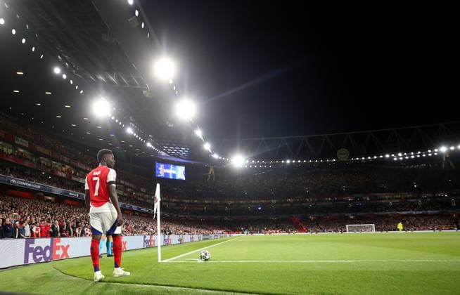 Bukayo Saka of Arsenal takes a corner Arsenal v Paris Saint-Germain, Football, UEFA Champions League, Semi-Final 1st Leg, Emirates Stadium, Islington, London, UK - 29 04 2025 Editorial use only  Copyright: xMattxImpey Shutterstockx 15276217dj