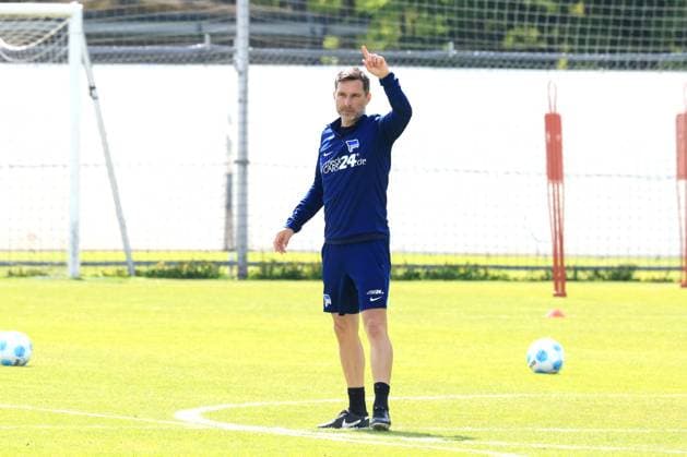 DEU, DFL, 2 FBL Hertha BSC, Training, 30 04 2025, Sportforum, Berlin, DEU, DFL, 2 FBL Hertha BSC, Training, im Bild Cheftrainer Stefan Leitl Hertha BSC Berlin DFL regulations prohibit any use of Photographs as image sequences and or quasi video nordphotoxGmbHx xEngler nph00076
