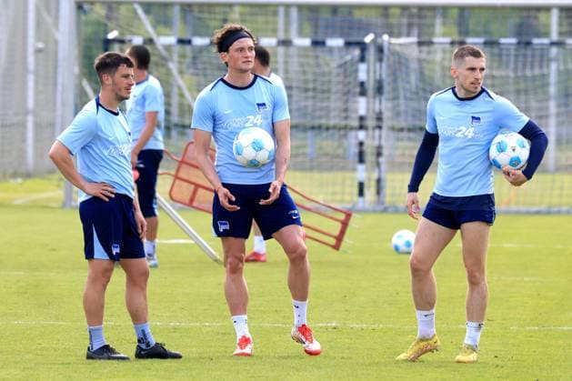 DEU, DFL, 2 FBL Hertha BSC, Training, 30 04 2025, Sportforum, Berlin, DEU, DFL, 2 FBL Hertha BSC, Training, im Bild Diego Demme Hertha BSC Berlin 6 , Fabian Reese Hertha BSC Berlin 11 , Jonjoe Kenny Hertha BSC Berlin 16 DFL regulations prohibit any use of Photographs as image sequences and or quasi video nordphotoxGmbHx xEngler nph00076