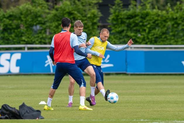 Football, Men, Season 2024 25, 2 Bundesliga, Hertha BSC, Training, f l Andreas Bouchalakis Hertha BSC , Marten Winkler Hertha BSC , Jon Dagur Thorsteinsson Hertha BSC , 30 04 2025, Copyright: xSebastianxRäppold MatthiasxKochx
