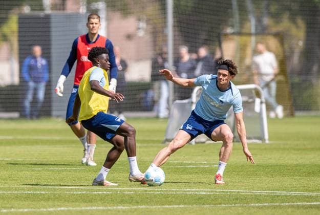 Soccer, Men, Season 2024 25, 2 Bundesliga, Hertha BSC, Training, f l Boris Mamuzah Lum Hertha BSC , Fabian Reese Hertha BSC , 30 04 2025, Copyright: xSebastianxRäppold MatthiasxKochx