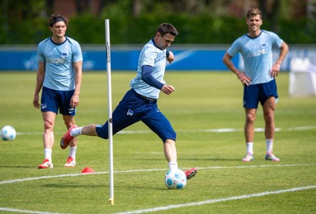 Football, Men, Season 2024 25, 2 Bundesliga, Hertha BSC, Training, f l Fabian Reese Hertha BSC , Smail Prevljak Hertha BSC , Florian Niederlechner Hertha BSC , 30 04 2025, Copyright: xSebastianxRäppold MatthiasxKochx