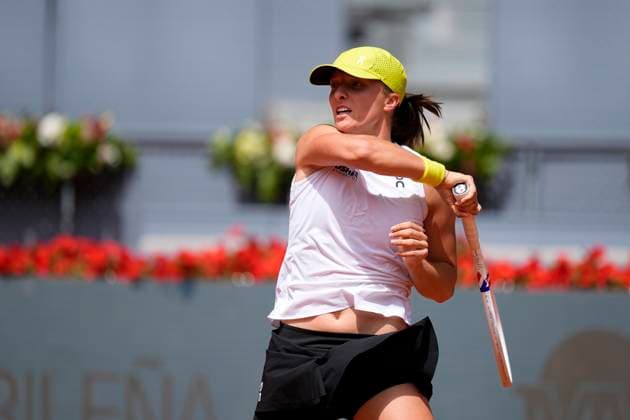 April 30, 2025, Madrid, Madrid, Spain: Iga Swiatek of Poland in action against Madison Keys of USA during the Mutua Madrid Open 2025, ATP, Tennis Herren Masters 1000 and WTA, Tennis Damen 1000 tennis tournament, celebrated at Caja Magica on April 30, 2025 in Madrid, Spain. Madrid Spain - ZUMAa181 20250430_zaa_a181_007 Copyright: xOscarxJ.xBarrosox