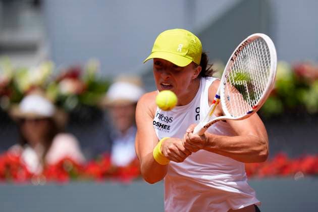 April 30, 2025, Madrid, Madrid, Spain: Iga Swiatek of Poland in action against Madison Keys of USA during the Mutua Madrid Open 2025, ATP, Tennis Herren Masters 1000 and WTA, Tennis Damen 1000 tennis tournament, celebrated at Caja Magica on April 30, 2025 in Madrid, Spain. Madrid Spain - ZUMAa181 20250430_zaa_a181_008 Copyright: xOscarxJ.xBarrosox