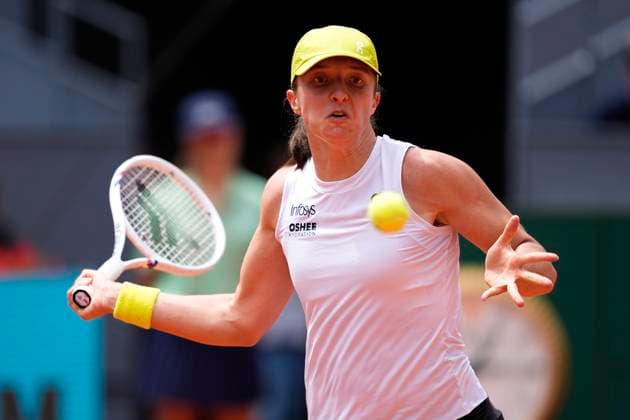 April 30, 2025, Madrid, Madrid, Spain: Iga Swiatek of Poland in action against Madison Keys of USA during the Mutua Madrid Open 2025, ATP, Tennis Herren Masters 1000 and WTA, Tennis Damen 1000 tennis tournament, celebrated at Caja Magica on April 30, 2025 in Madrid, Spain. Madrid Spain - ZUMAa181 20250430_zaa_a181_010 Copyright: xOscarxJ.xBarrosox