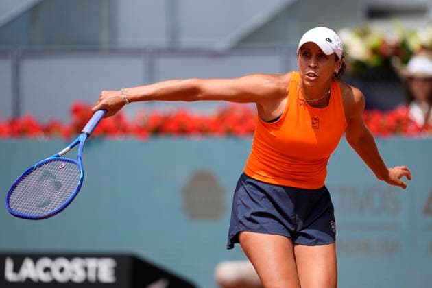 April 30, 2025, Madrid, Madrid, Spain: Madison Keys of USA in action against Iga Swiatek of Poland during the Mutua Madrid Open 2025, ATP, Tennis Herren Masters 1000 and WTA, Tennis Damen 1000 tennis tournament, celebrated at Caja Magica on April 30, 2025 in Madrid, Spain. Madrid Spain - ZUMAa181 20250430_zaa_a181_016 Copyright: xOscarxJ.xBarrosox
