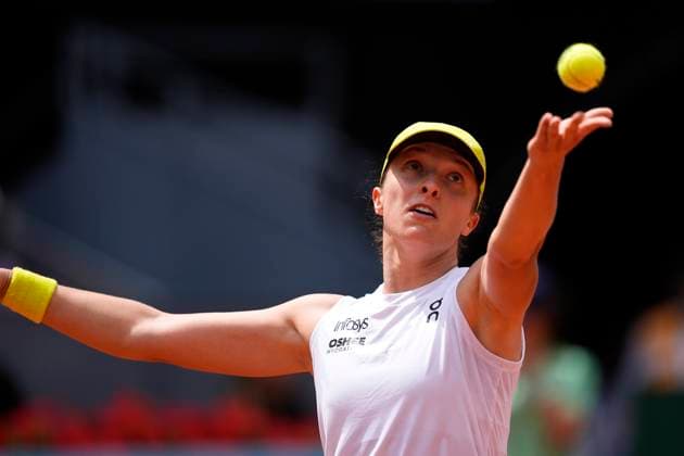 April 30, 2025, Madrid, Madrid, Spain: Iga Swiatek of Poland in action against Madison Keys of USA during the Mutua Madrid Open 2025, ATP, Tennis Herren Masters 1000 and WTA, Tennis Damen 1000 tennis tournament, celebrated at Caja Magica on April 30, 2025 in Madrid, Spain. Madrid Spain - ZUMAa181 20250430_zaa_a181_017 Copyright: xOscarxJ.xBarrosox