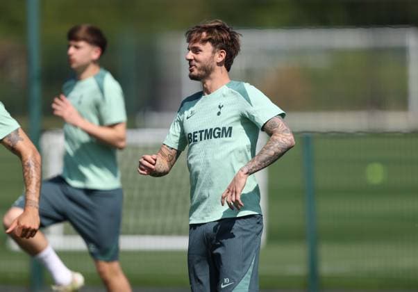 . - Tottenham Hotspur Training Session, Tottenham Hotspur v Bodo Glimt, UEFA Europa League, Semi Final, 1st Leg, Tottenham Hotspur Training Ground, Enfield, England. - 30th April 2025. (C) Daniel Weir Crystal Pix James Maddison of Tottenham Hotspur during the pre match open training session at Tottenham Hotspur Training Ground ahead of the UEFA Europa League Semi Final 1st leg match between Tottenham Hotspur v Bodo Glimt. - Tottenham Hotspur Training Session, Tottenham Hotspur v Bodo Glimt, UEFA Europa League, Semi Final, 1st Leg, Tottenham Hotspur Training Ground, Enfield, England. - 30th April 2025. (C) Daniel Weir Crystal Pix Enfield Tottenham Hotspur Training ground UK Copyright: xDanielxWeirx CP_DW_Tottenham_Training_300425_07