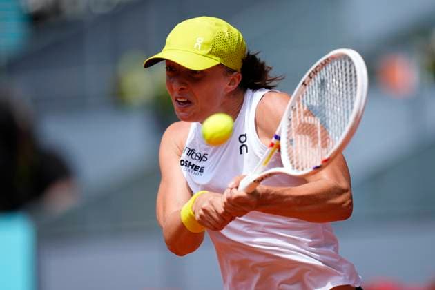 Mutua Madrid Open - Day Nine Iga Swiatek in action during the Women s Singles quarterfinals match between Madison Keys of the United States and Iga Swiatek of Poland on Day Nine of the Mutua Madrid Open 2025, ATP, Tennis Herren Masters 1000 and WTA, Tennis Damen 1000, tournament celebrates at La Caja Magica on April 30, 2025 in Madrid, Spain. Madrid Spain  Copyright: xJosexBretonx originalFilename:bretonhernandez-mutuamad250430_npps1.jpg