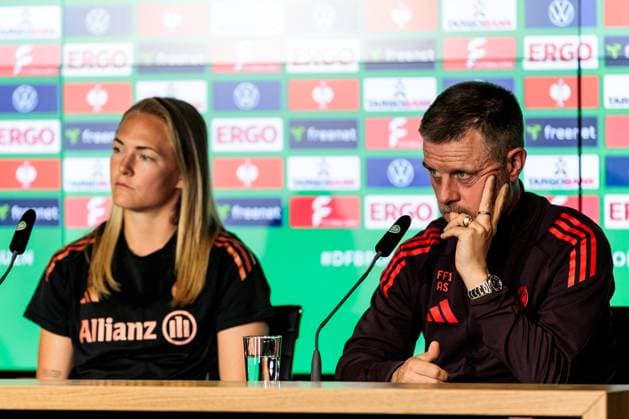 45 DFB Cup Womens Final FC Bayern Munich SV Werder Bremen Final Press Conference 30 04 2025 Magdalena Eriksson FC Bayern Munich, 5 , Alexander Straus FC Bayern Munich, Coach 45 DFB Cup Womens Final FC Bayern Munich SV Werder Bremen Final Press Conference Cologne, RheinEnergiestadion, 30 04 2025 Copyright: xBEAUTIFULxSPORTS Wunderlx