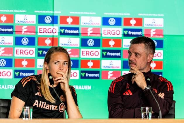 45 DFB Cup Womens Final FC Bayern Munich SV Werder Bremen Final Press Conference 30 04 2025 Magdalena Eriksson FC Bayern Munich, 5 , Alexander Straus FC Bayern Munich, Coach 45 DFB Cup Womens Final FC Bayern Munich SV Werder Bremen Final Press Conference Cologne, RheinEnergiestadion, 30 04 2025 Copyright: xBEAUTIFULxSPORTS Wunderlx