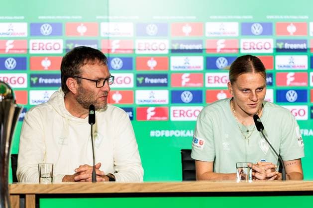 45 DFB Cup Final Womens FC Bayern Munich SV Werder Bremen Final Press Conference 30 04 2025 Thomas Horsch Coach SV Werder Bremen , Lina Hausicke SV Werder Bremen, 18 45 DFB Cup Final Womens FC Bayern Munich SV Werder Bremen Final Press Conference Cologne, RheinEnergiestadion, 30 04 2025 Copyright: xBEAUTIFULxSPORTS Wunderlx