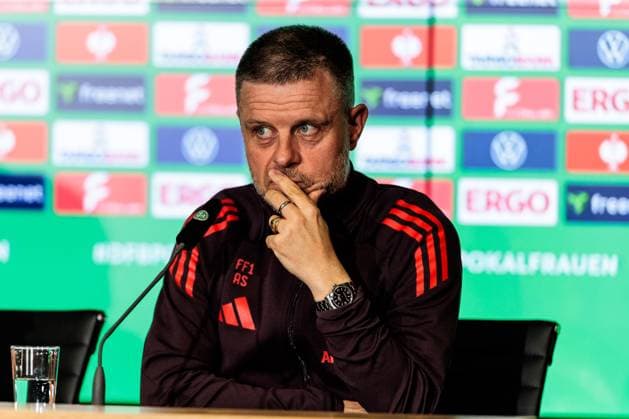 45 DFB Cup Womens Final FC Bayern Munich SV Werder Bremen Final Press Conference 30 04 2025 Alexander Straus FC Bayern Munich, Coach 45 DFB Cup Womens Final FC Bayern Munich SV Werder Bremen Final Press Conference Cologne, RheinEnergiestadion, 30 04 2025 Copyright: xBEAUTIFULxSPORTS Wunderlx