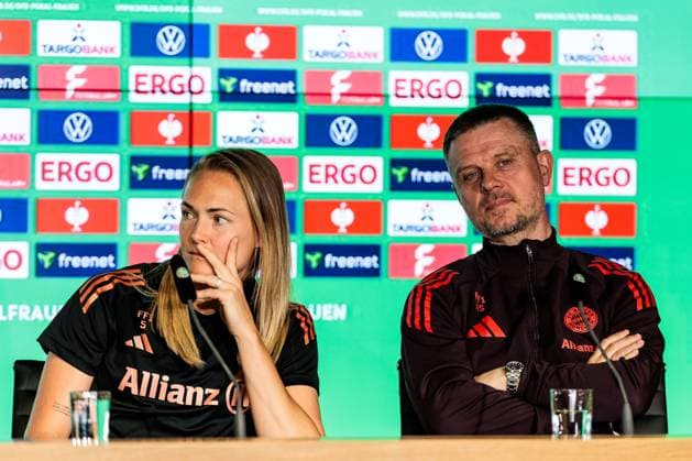 45 DFB Cup Womens Final FC Bayern Munich SV Werder Bremen Final Press Conference 30 04 2025 Magdalena Eriksson FC Bayern Munich, 5 , Alexander Straus FC Bayern Munich, Coach 45 DFB Cup Womens Final FC Bayern Munich SV Werder Bremen Final Press Conference Cologne, RheinEnergiestadion, 30 04 2025 Copyright: xBEAUTIFULxSPORTS Wunderlx