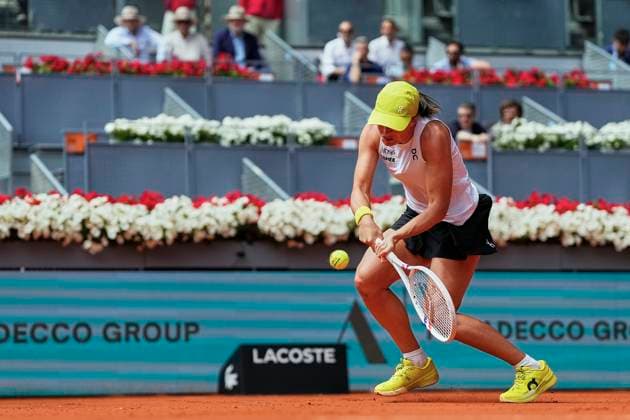 Mutua Madrid Open - Day Nine Iga Swiatek in action during the Women s Singles quarterfinals match between Madison Keys of the United States and Iga Swiatek of Poland on Day Nine of the Mutua Madrid Open 2025, ATP, Tennis Herren Masters 1000 and WTA, Tennis Damen 1000, tournament celebrates at La Caja Magica on April 30, 2025 in Madrid, Spain. Madrid Spain  Copyright: xJosexBretonx originalFilename:bretonhernandez-mutuamad250430_npMtv.jpg