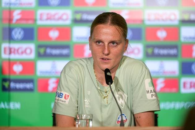 Soccer, DFB Cup Women, 20250430, Press conference MD 1 FC Bayern Munich SV Werder Bremen In the picture Lina HAUSICKE Bremen, 18 speaks Cologne Rhein Energie Stadium North Rhine-Westphalia Germany Copyright: Passion2Press MarkusxFischerx