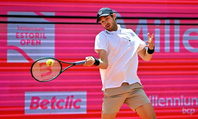 Nicolas Jarry of Chile at the Estoril Open in the battle for a place in the round of 16 Estoril Open, ATP 175 Challenge Tour, 30 04 2025, 1 round Best 32 Nicolas Jarry of Chile at the ATP 175 clay court tournament in Portugal in the match for a place in the round of 16 against Henrique Rocha of Portugal Estoril Estoril Tenis Club Lisbon Portugal
