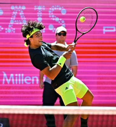 Portugals Henrique Rocha at the Estoril Open in the battle for a place in the round of 16 Estoril Open, ATP 175 Challenge Tour, 30 04 2025, 1 round Best 32 Portugals Henrique ROCHA at the ATP 175 clay court tournament in Portugal in the match for a place in the round of 16 against Chiles Nicolas Jarry, Estoril Estoril Tenis Club Lisbon Portugal
